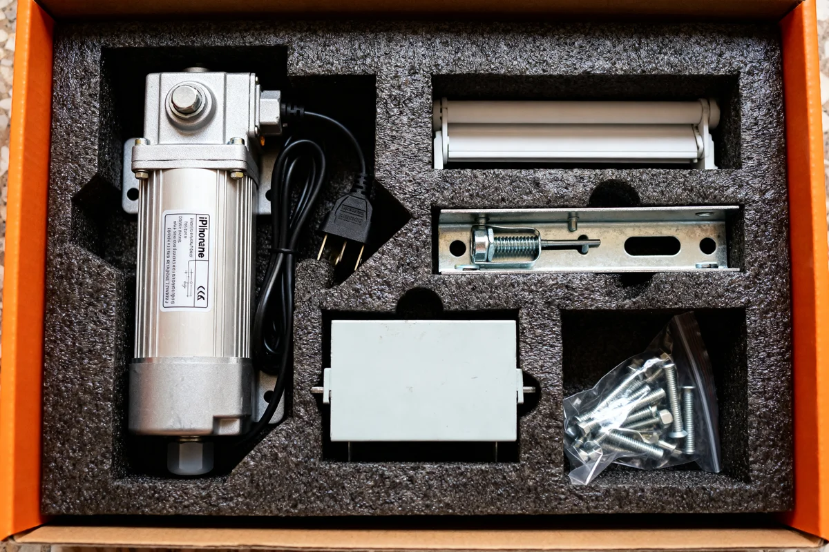 Kit complet installation moteur volet roulant comprenant accessoires et vis pour calculer prix moteur volet roulant avec pose